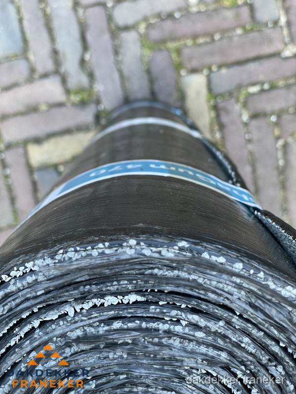 Rol bitumen dakleer met leislag voor plat dak in Franeker Rol bitumen dakleer met leislag voor plat dak in Franeker