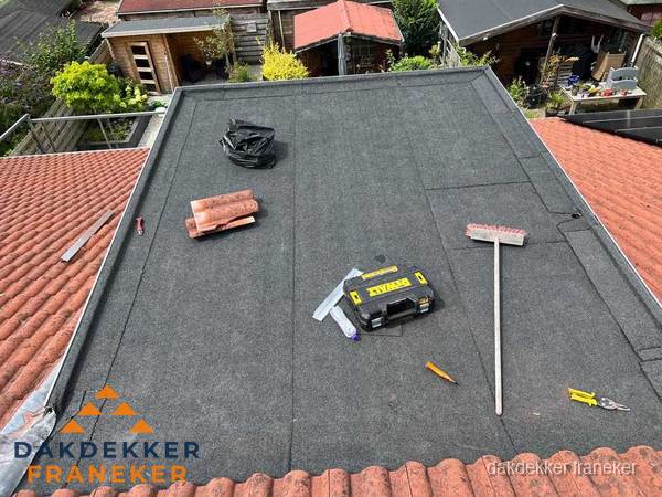 Nieuw plat dak met bitumen dakbedekking in Franeker Nieuw plat dak met bitumen dakbedekking in Franeker