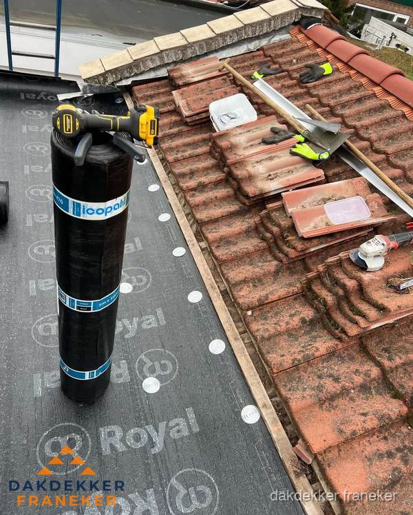 Dakschade herstel: pannendak renovatie in Franeker Dakschade herstel: pannendak renovatie in Franeker
