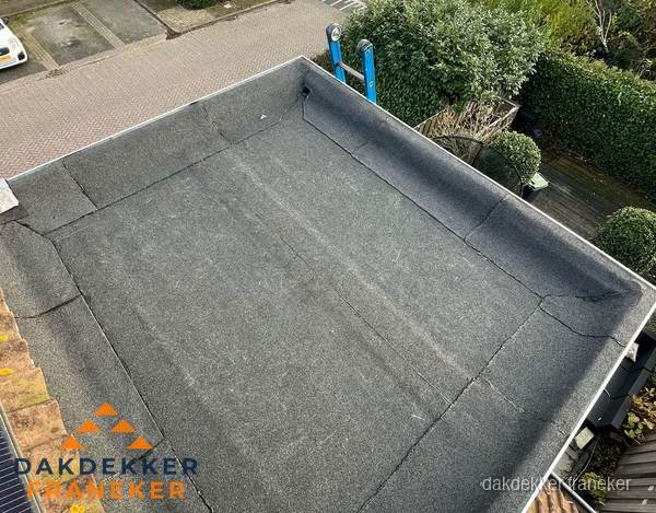 Gerenoveerd plat dak met nieuwe bitumen dakbedekking in Franeker Gerenoveerd plat dak met nieuwe bitumen dakbedekking in Franeker