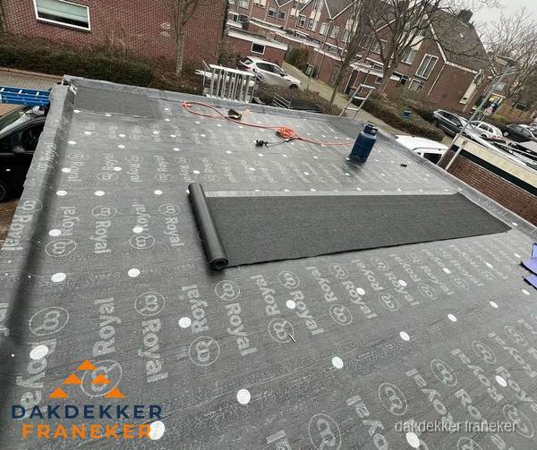 Dakrenovatie plat dak met bitumen dakbedekking in Franeker Dakrenovatie plat dak met bitumen dakbedekking in Franeker