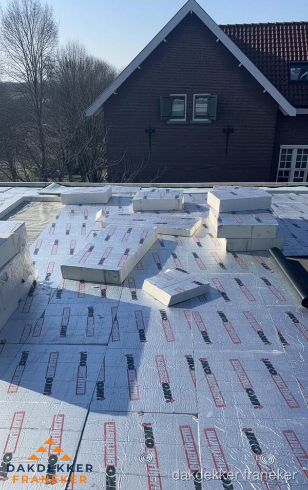 IKO PIR isolatieplaten op plat dak in Franeker IKO PIR isolatieplaten op plat dak in Franeker