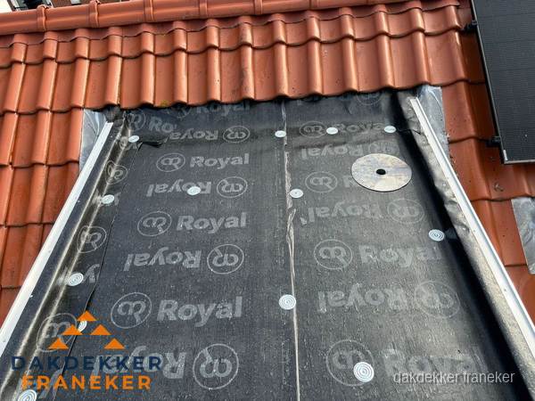 Nieuw dak met dakpannen en Royal onderlaag bij woning in Franeker