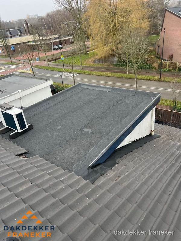 Plat dak met bitumen isolatie en dakbedekking in Franeker Plat dak met bitumen isolatie en dakbedekking in Franeker